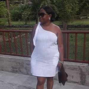 Meet your Posher, Roxanne